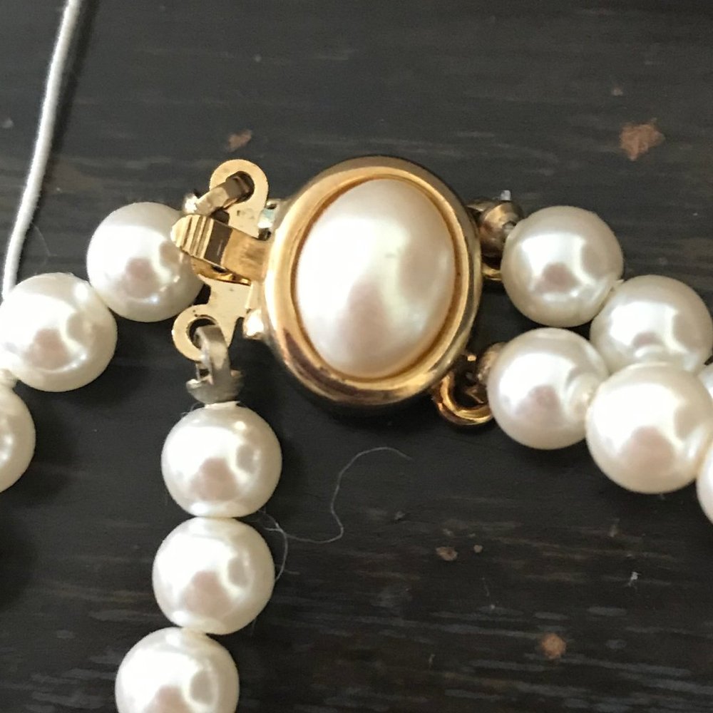 VTG Napier Sim. Pearl Necklce w/Rhinestone Pendant - Picture 4 of 5